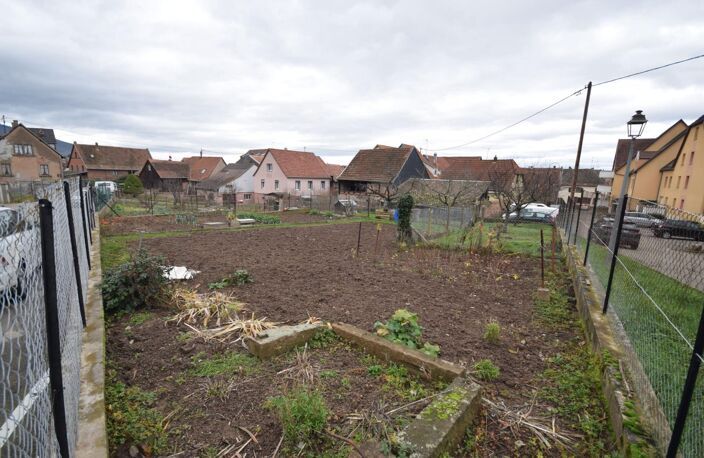 Terrain de construction de 4.86 ares, proche du centre du village. — photo 4