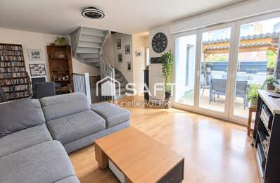 Maison de ville avec garage et terrasse — photo du bien