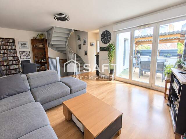 Maison de ville avec garage et terrasse — photo du bien