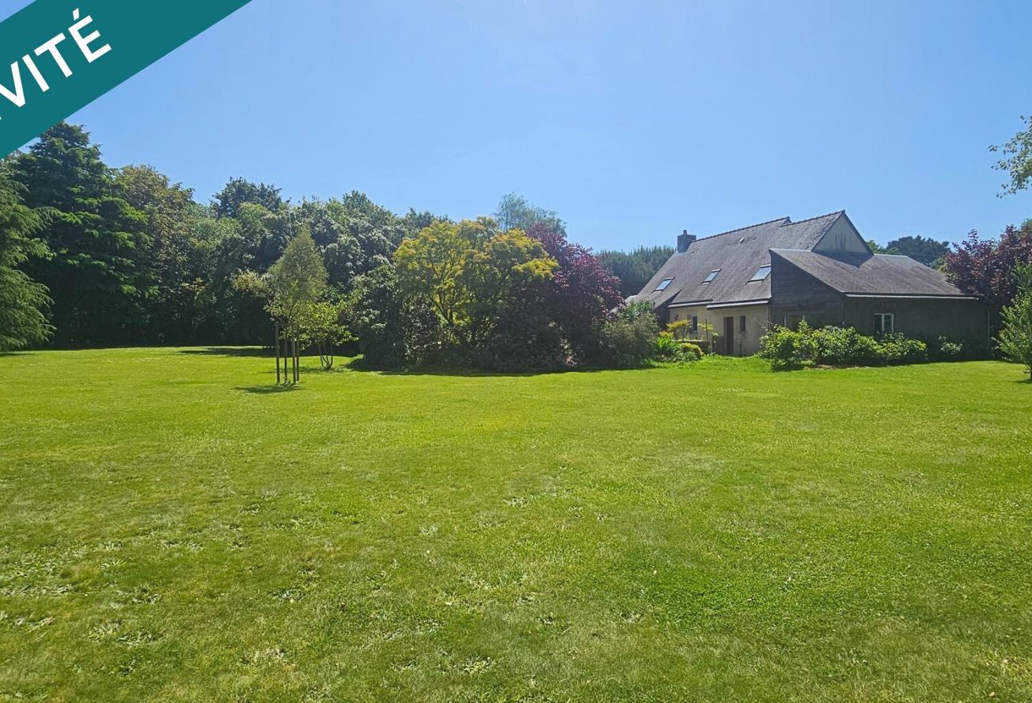 Grande propriété familiale avec piscine, dépendances et fort potentiel constructible — photo 1