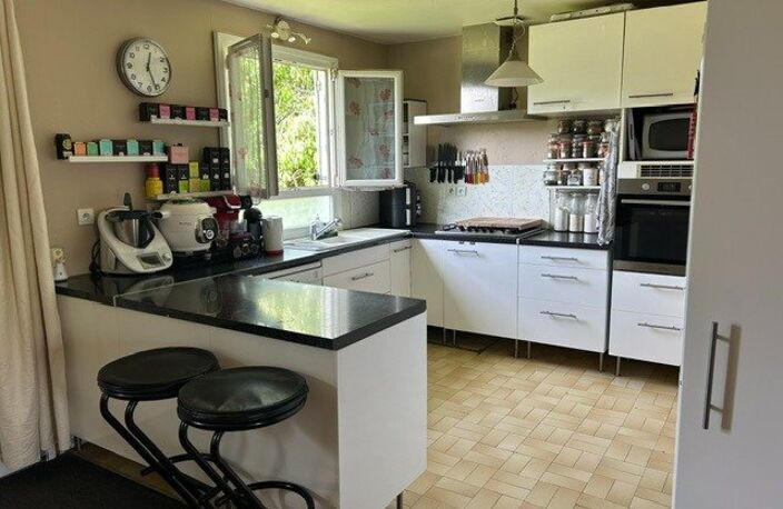 A 10 Minutes de la gare de Bréval, pour St Lazare, Maison Familiale , 5 Chambres — photo 2