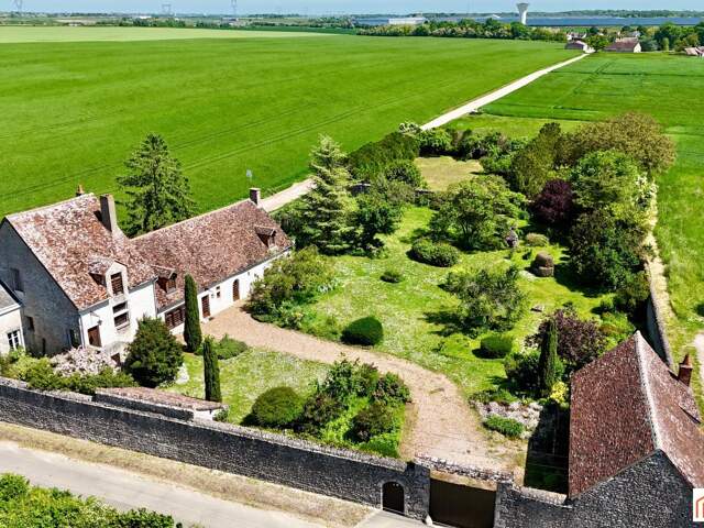 285 m2 hab et dépendances sur 4036 m2 clos de murs — photo du bien