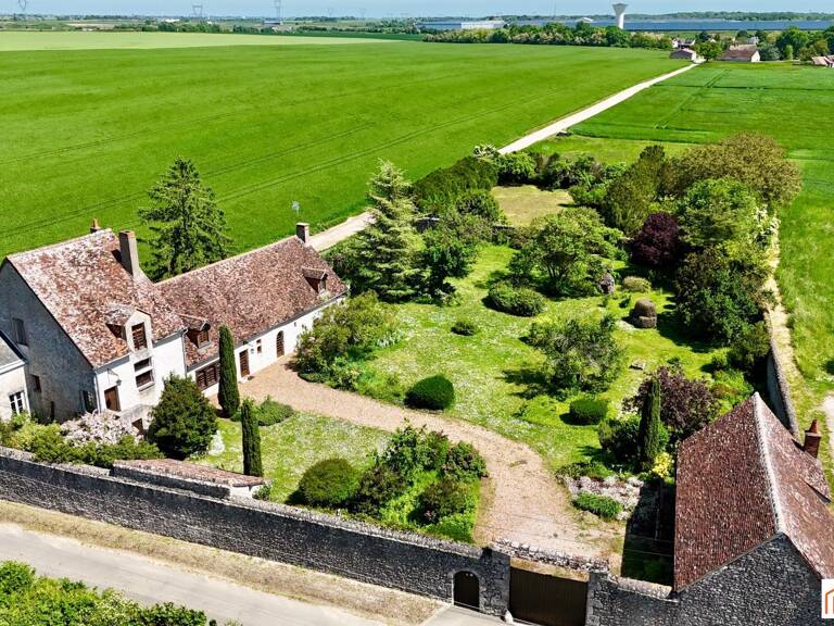 285 m2 hab et dépendances sur 4036 m2 clos de murs — photo 1