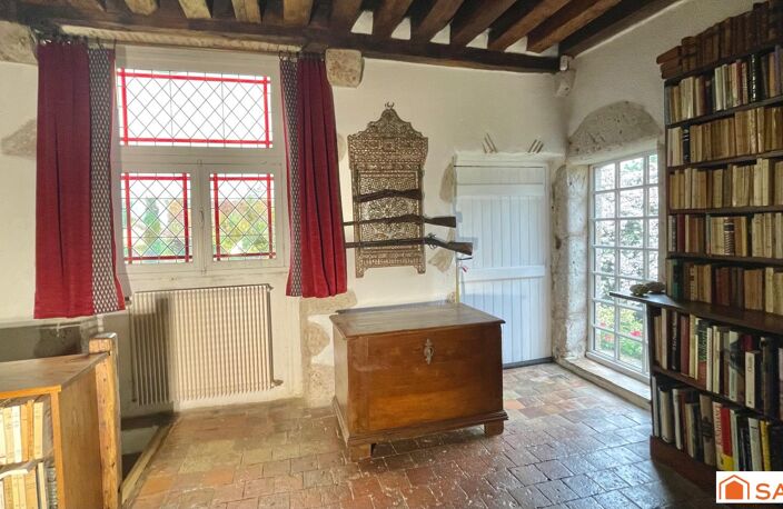 285 m2 hab et dépendances sur 4036 m2 clos de murs — photo 3