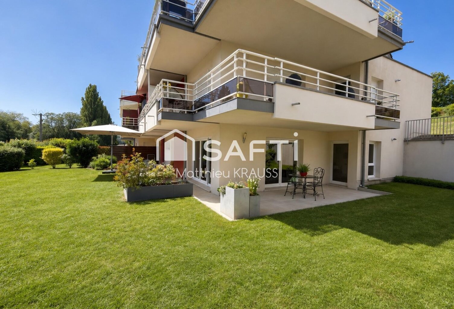 Rez-de-jardin, terrasse 50m² et jardin privatif — photo 1