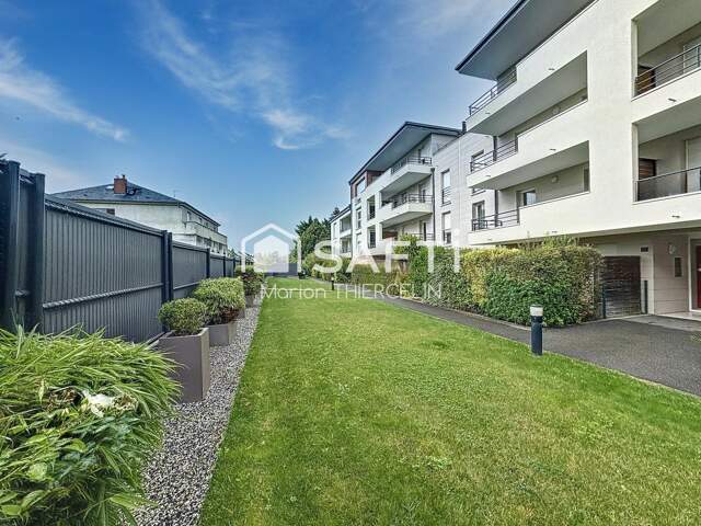 Charmant appartement en rez-de-jardin de 3 pièces avec 2 places de stationnement privatifs — photo du bien