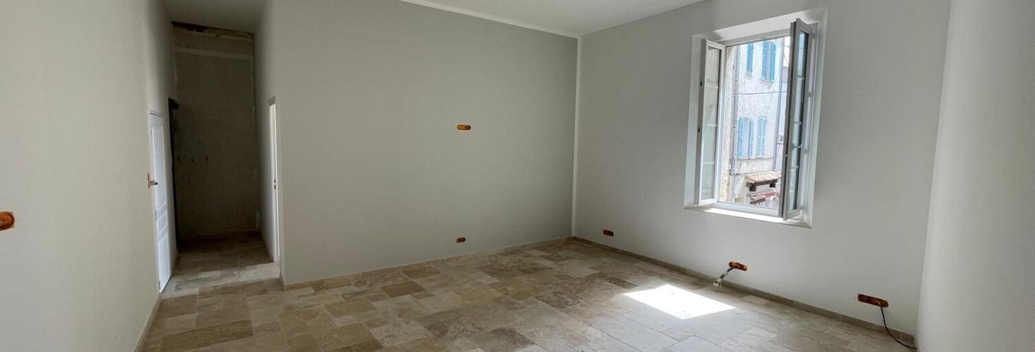 Immeuble  104 m² à vendre à Le Luc (83340)