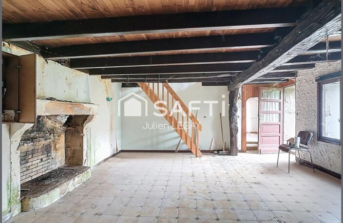 MAISON A RENOVER AVEC BEAU POTENTIEL, GARAGE ET JARDIN — photo 2