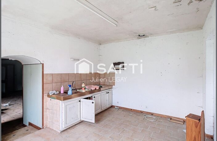 MAISON A RENOVER AVEC BEAU POTENTIEL, GARAGE ET JARDIN — photo 3