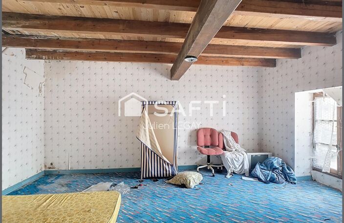 MAISON A RENOVER AVEC BEAU POTENTIEL, GARAGE ET JARDIN — photo 4