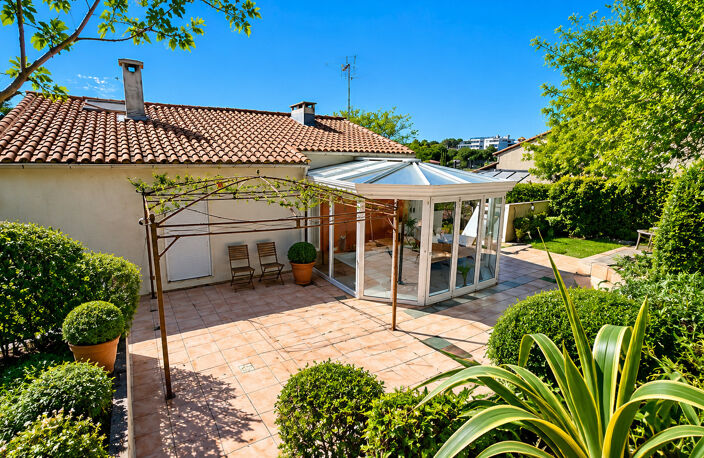 Montpellier   Maison familiale 275 m2 avec piscine couverte — photo 2
