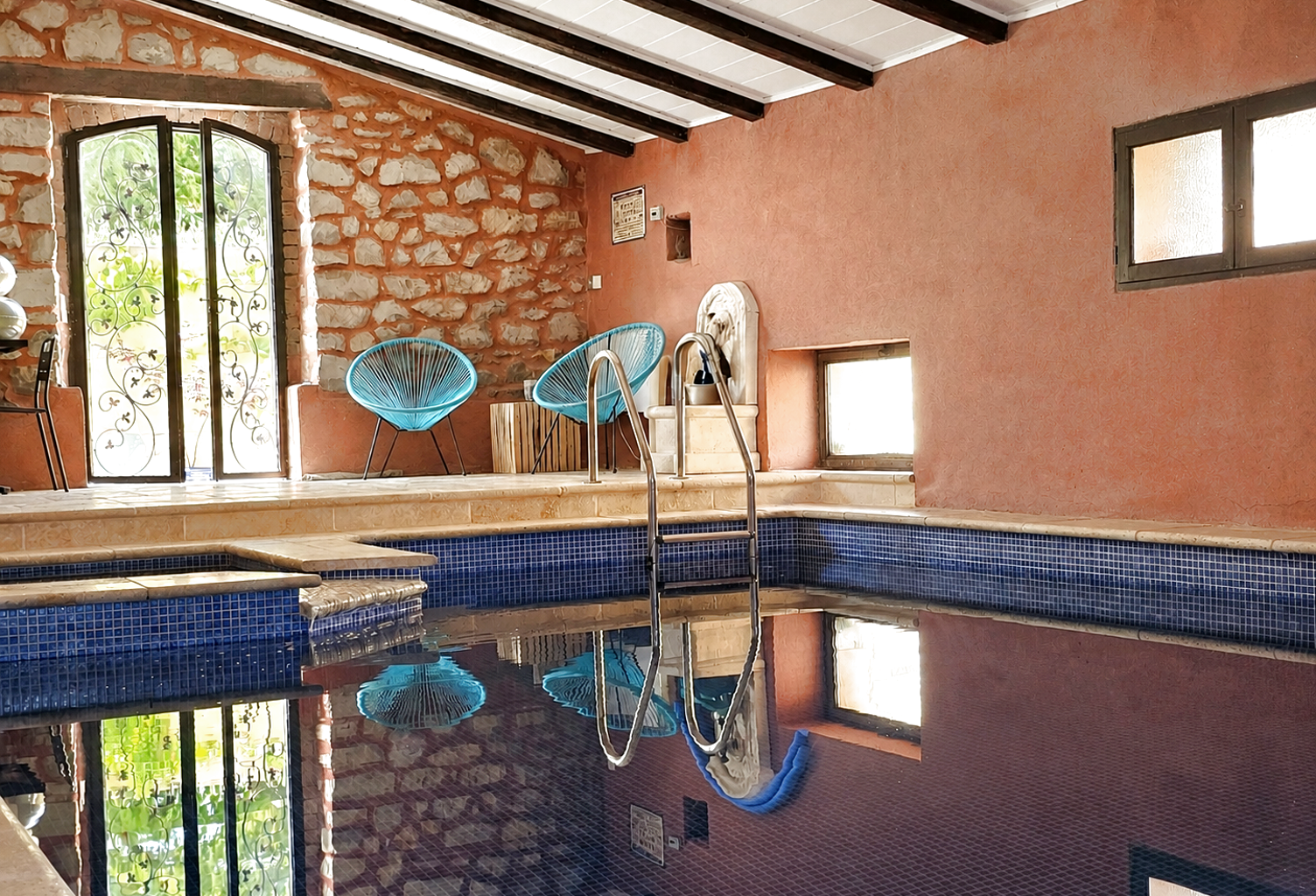 Maison de caractère en pierre   rénovée avec goût   piscine intérieure chauffée — photo 1