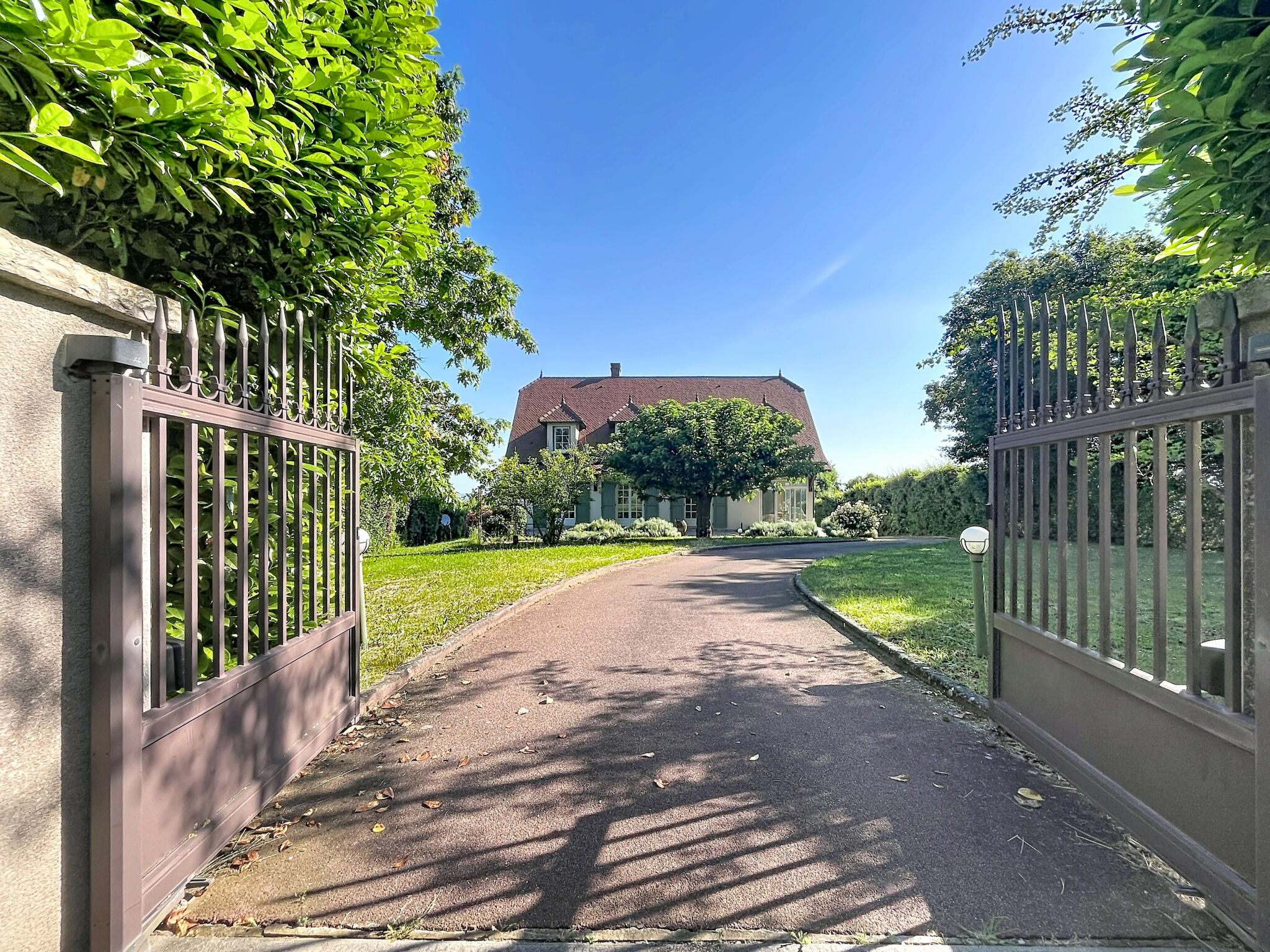 Villa / Maison  T8 à vendre Maubec 38300