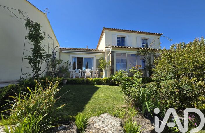 Vente Maison/villa 8 pièces — photo 2