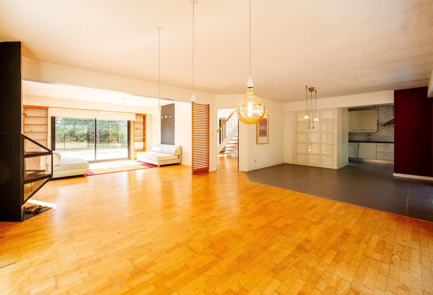 villa familiale avec beaux volumes et grand terrain arboré — photo 1