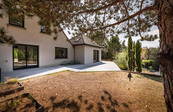 villa familiale avec beaux volumes et grand terrain arboré — photo 5