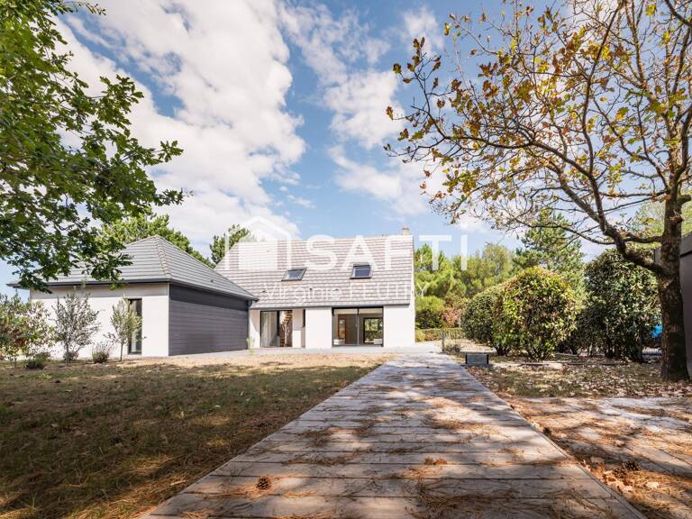 villa familiale avec beaux volumes et grand terrain arboré — photo 1