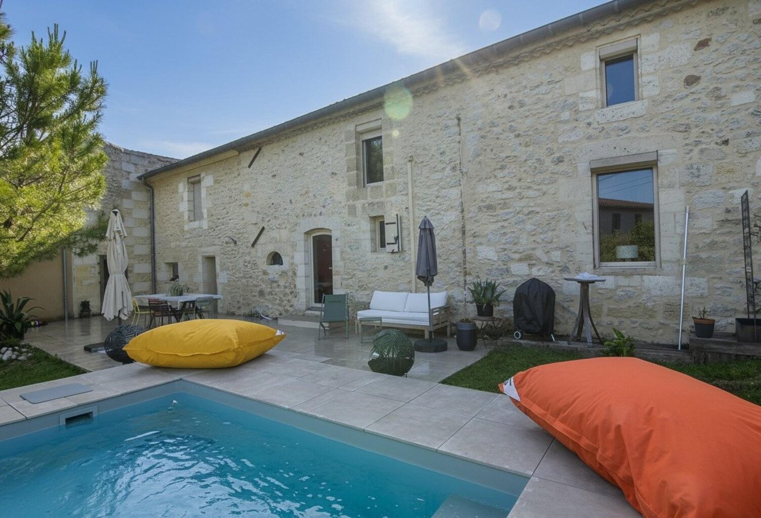 Ancienne ferme rénovée avec revenu locatif, piscine et dépendances  Villegouge — photo 1