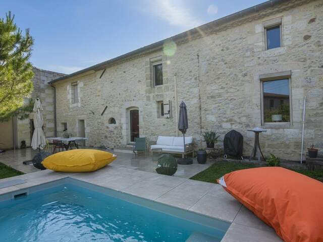 Ancienne ferme rénovée avec revenu locatif, piscine et dépendances  Villegouge — photo du bien