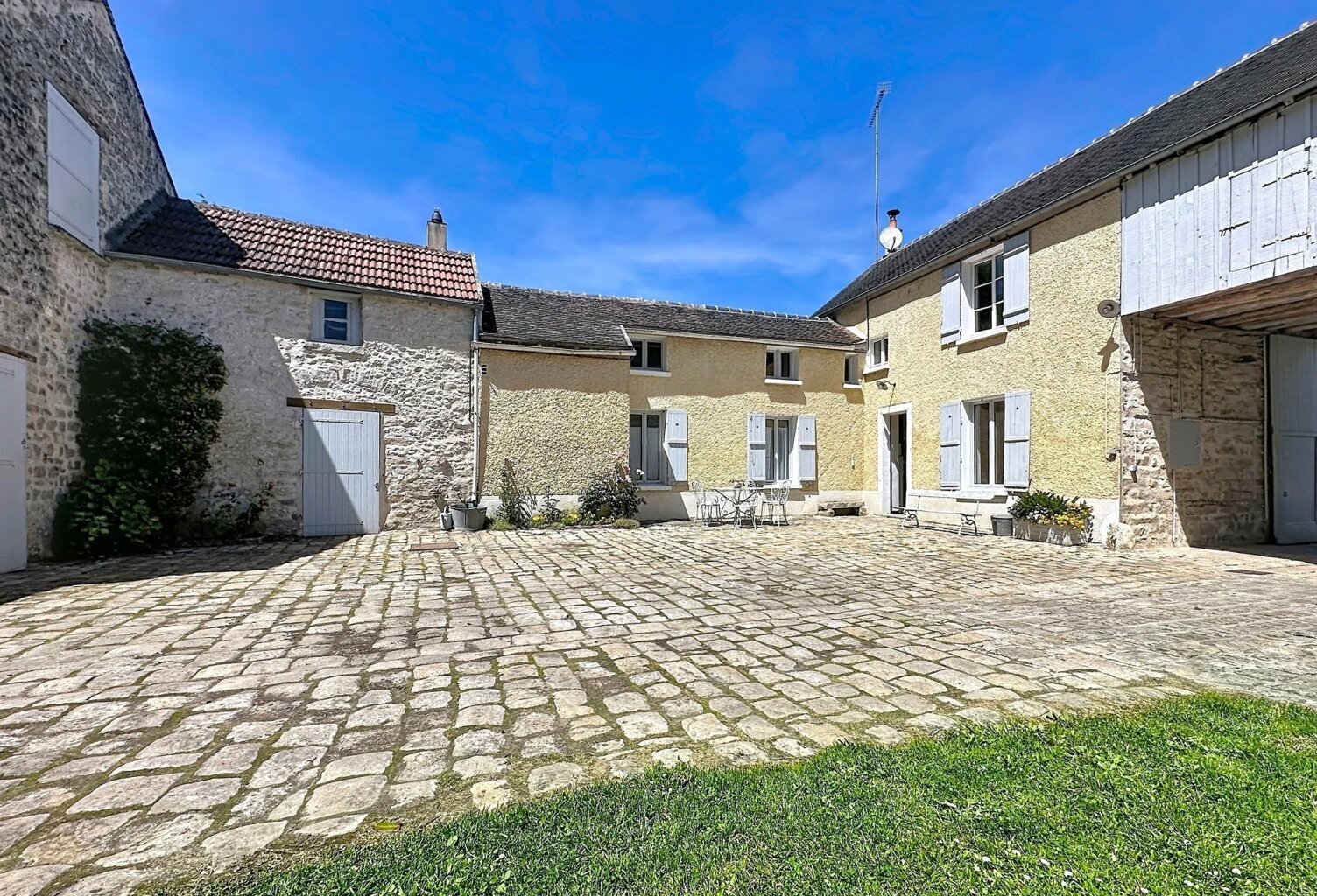 Authentique maison avec grange et bois — photo 1