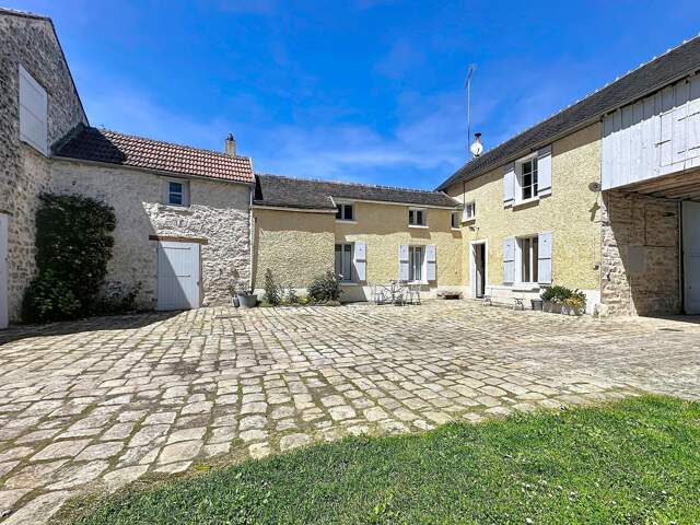 Authentique maison avec grange et bois — photo du bien
