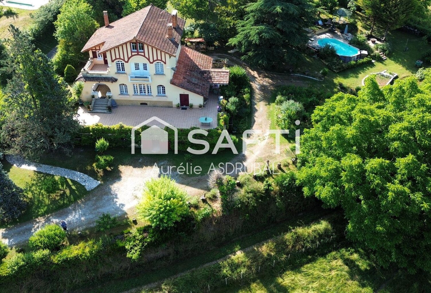 Belle maison de style Basque Pays de Belvès. — photo 1