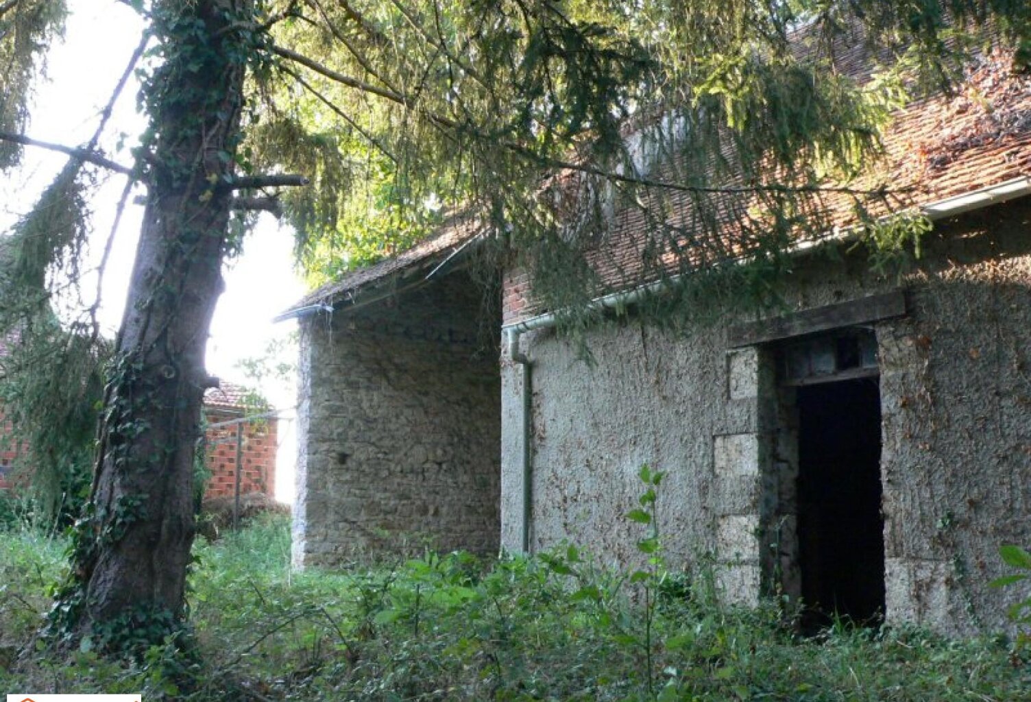 Grange en pierre à rénover sur terrain arboré de plus de 1000m2 à 5 minutes de Beaune La Rolande — photo 1