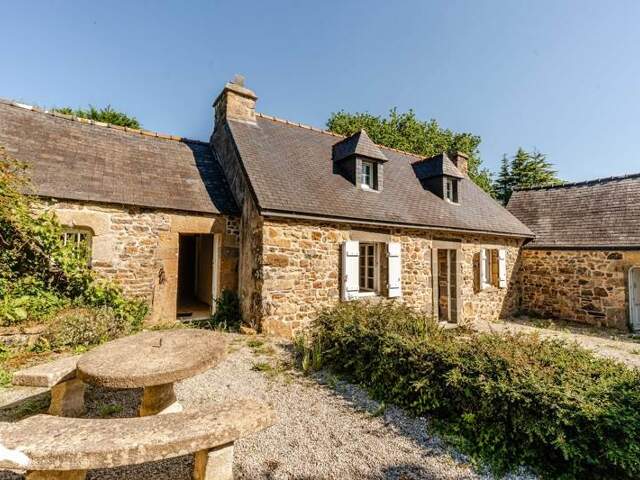 Maison en pierre de 5 pièces principales — photo du bien