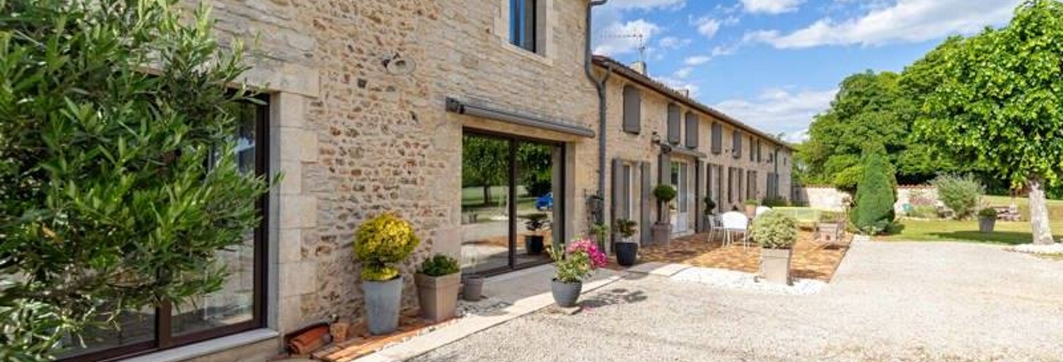 Maison 8 Pièces 235 m² à vendre à Nanteuil-en-Vallée (16700)