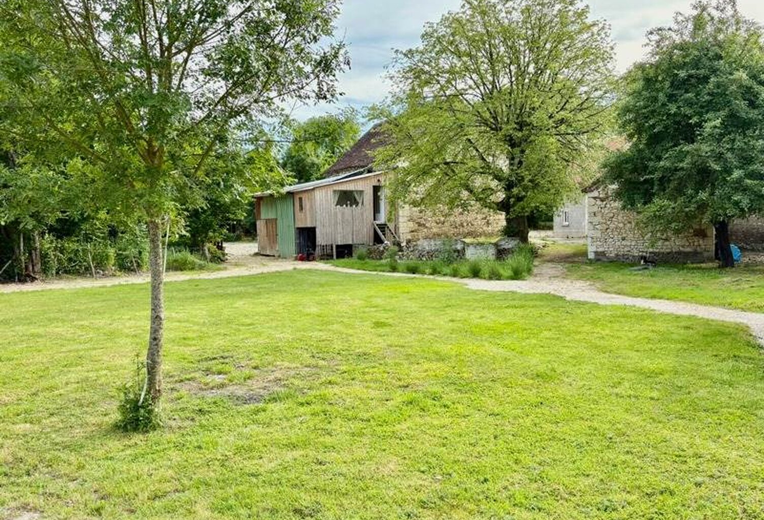 Maison en pierre de 0 pièces principales — photo 1