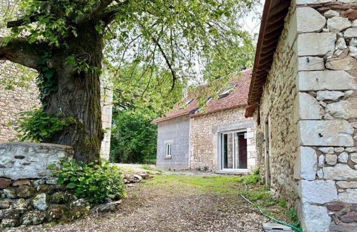 Maison en pierre de 0 pièces principales — photo 2