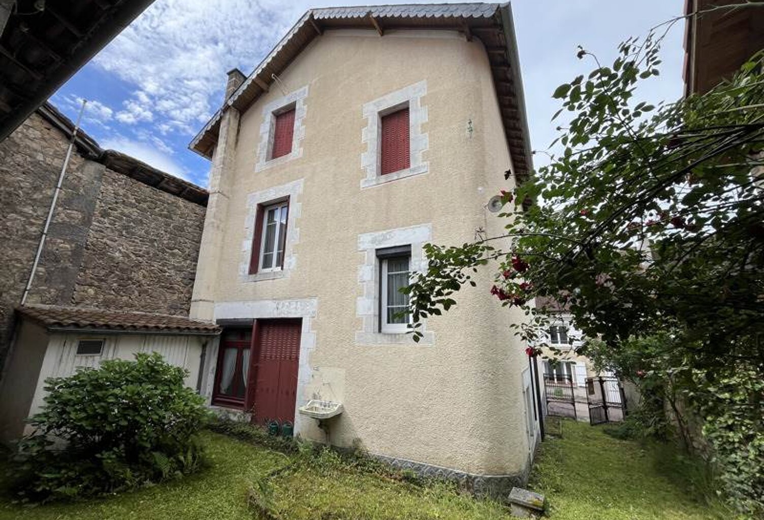 Maison en pierre de 7 pièces principales — photo 1