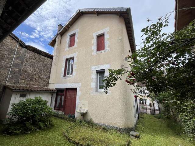 Maison en pierre de 7 pièces principales — photo du bien