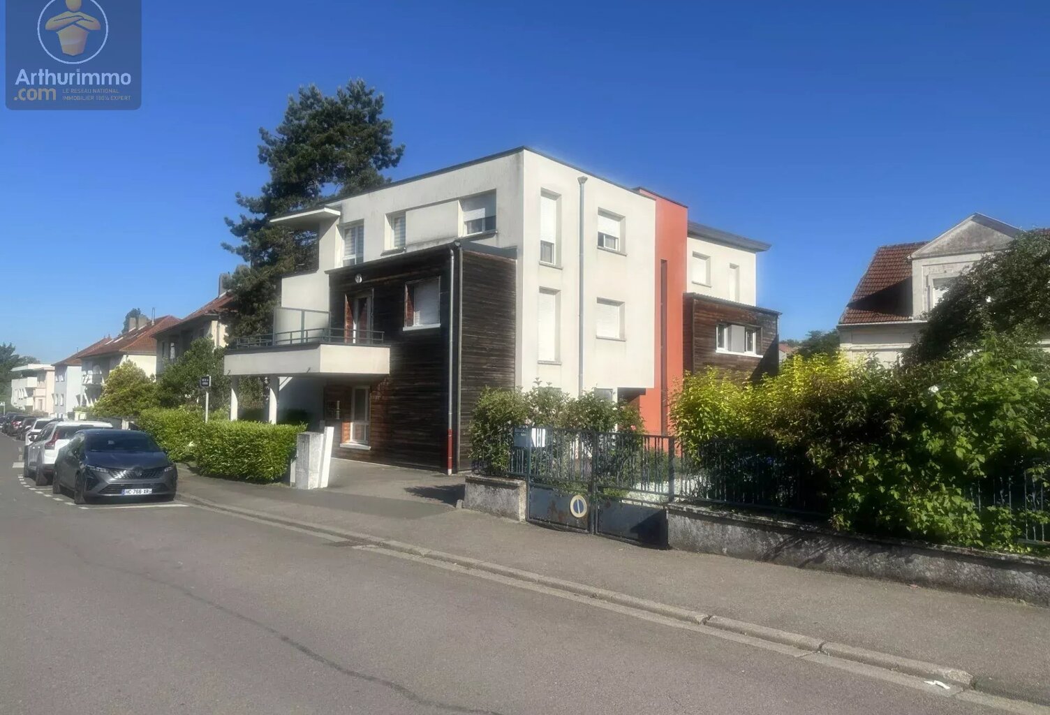 APPARTEMENT F4 avec terrasse DE 100M² GARARGE DOUBLE  ET PARKING — photo 1