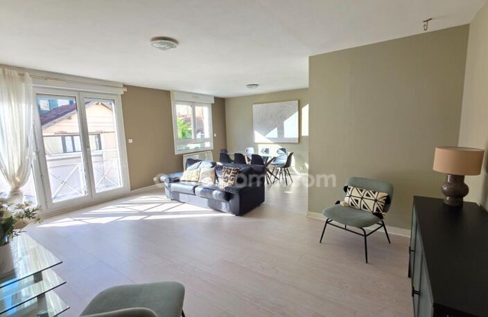 EN EXCLUSIVITE APPARTEMENT TYPE 3 AVEC ASCENSEUR - CAVE ET PARKING SECURISE DANS RESIDENCE STANDING — photo 2