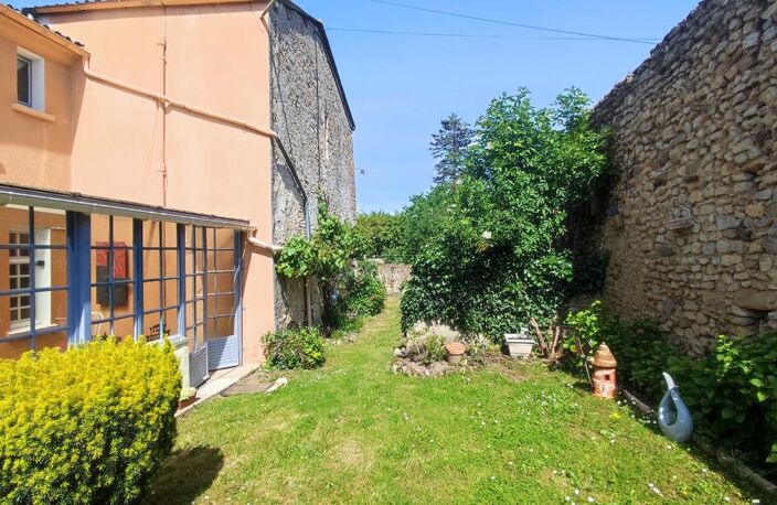 Le charme authentique de l'ancien et un vrai potentiel de vie — photo 2