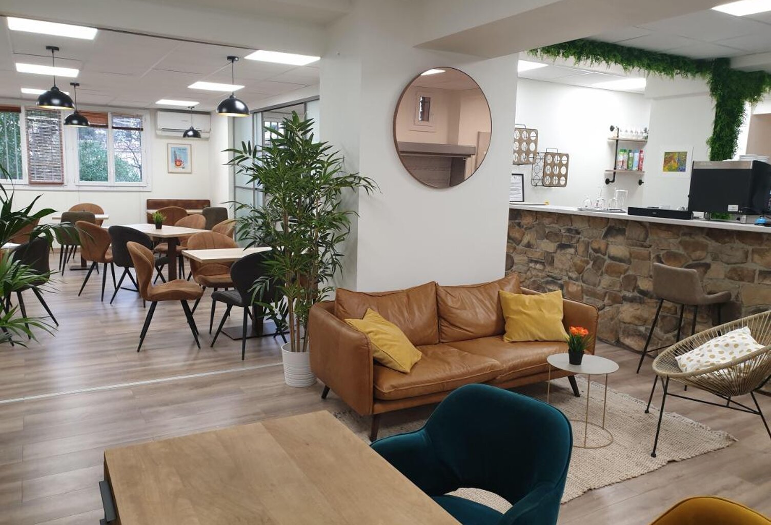 Murs commerciaux — 340 m² — Centre-ville de La Garde — Activité rentable clé en main — photo 1