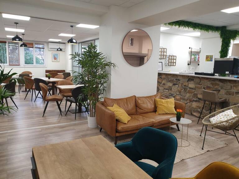 Murs commerciaux — 340 m² — Centre-ville de La Garde — Activité rentable clé en main — photo 1