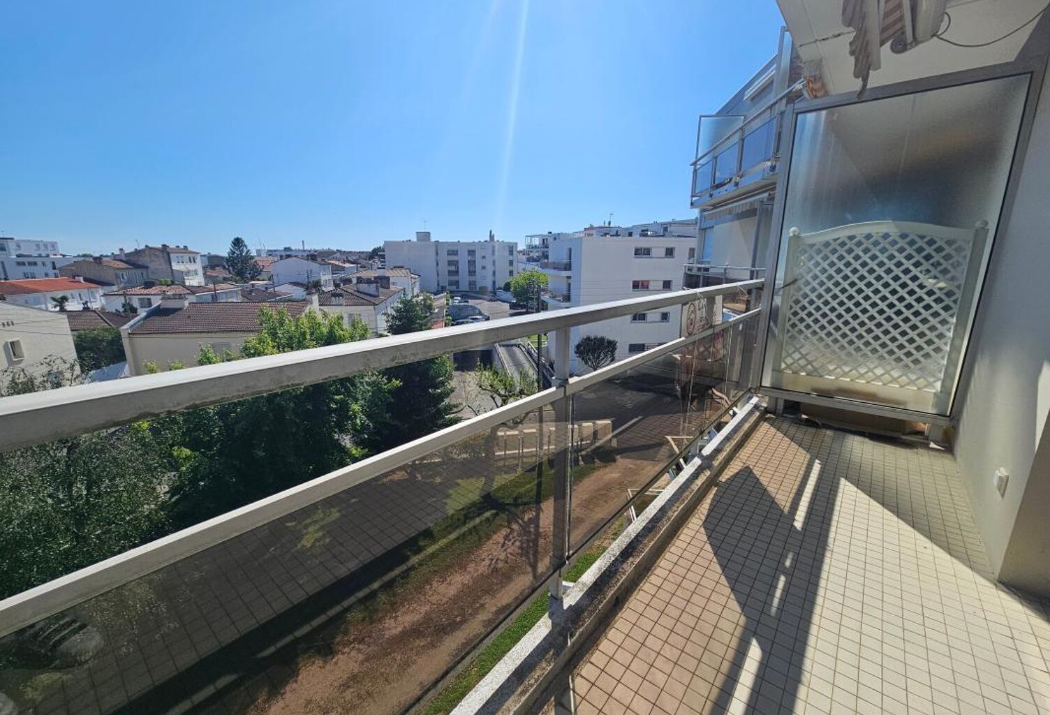 ROYAN CENTRE-VILLE – BEL APPARTEMENT 4 PIÈCES AVEC BALCON, ASCENSEUR ET GRAND GARAGE — photo 1