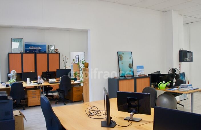 Local/bureau à vendre ROUBAIX (59) Quartier:gare, centre-ville 114,85m2 , 2 parkings — photo 4