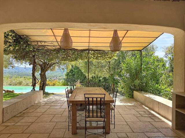 MONTAUROUX Vue imprenable pour cette villa contemporaine  d’environ 225 m² — photo du bien