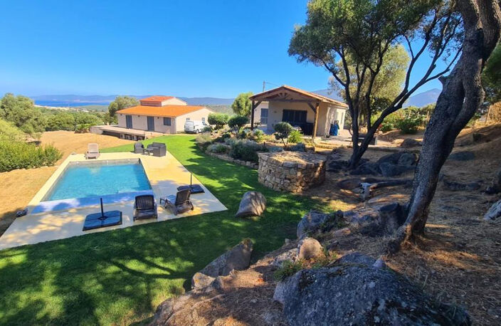 Propriano, Superbe propriété de 2 villas, piscine, vue mer, terrain de 3793 m2, vue panoramique — photo 2