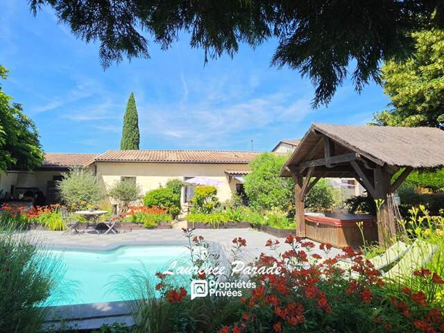 Maison et deux logements garage piscine — photo du bien