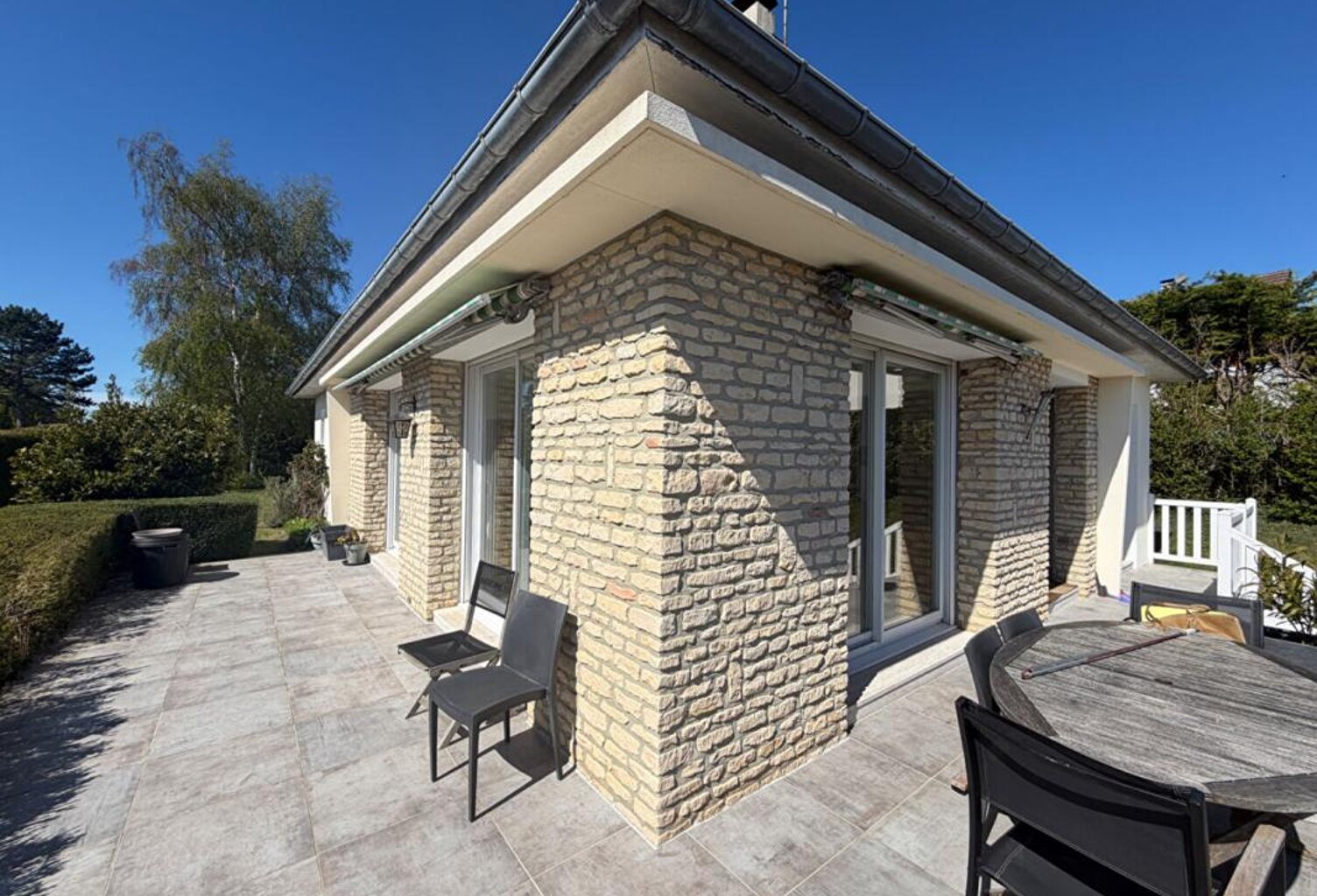 Ravissante maison de 4 pièces avec sous-sol total idéalement situé — photo 1