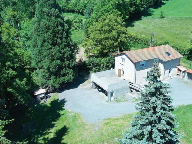 Maison en pleine nature sur un terrain arboré de 3551 m² — photo du bien