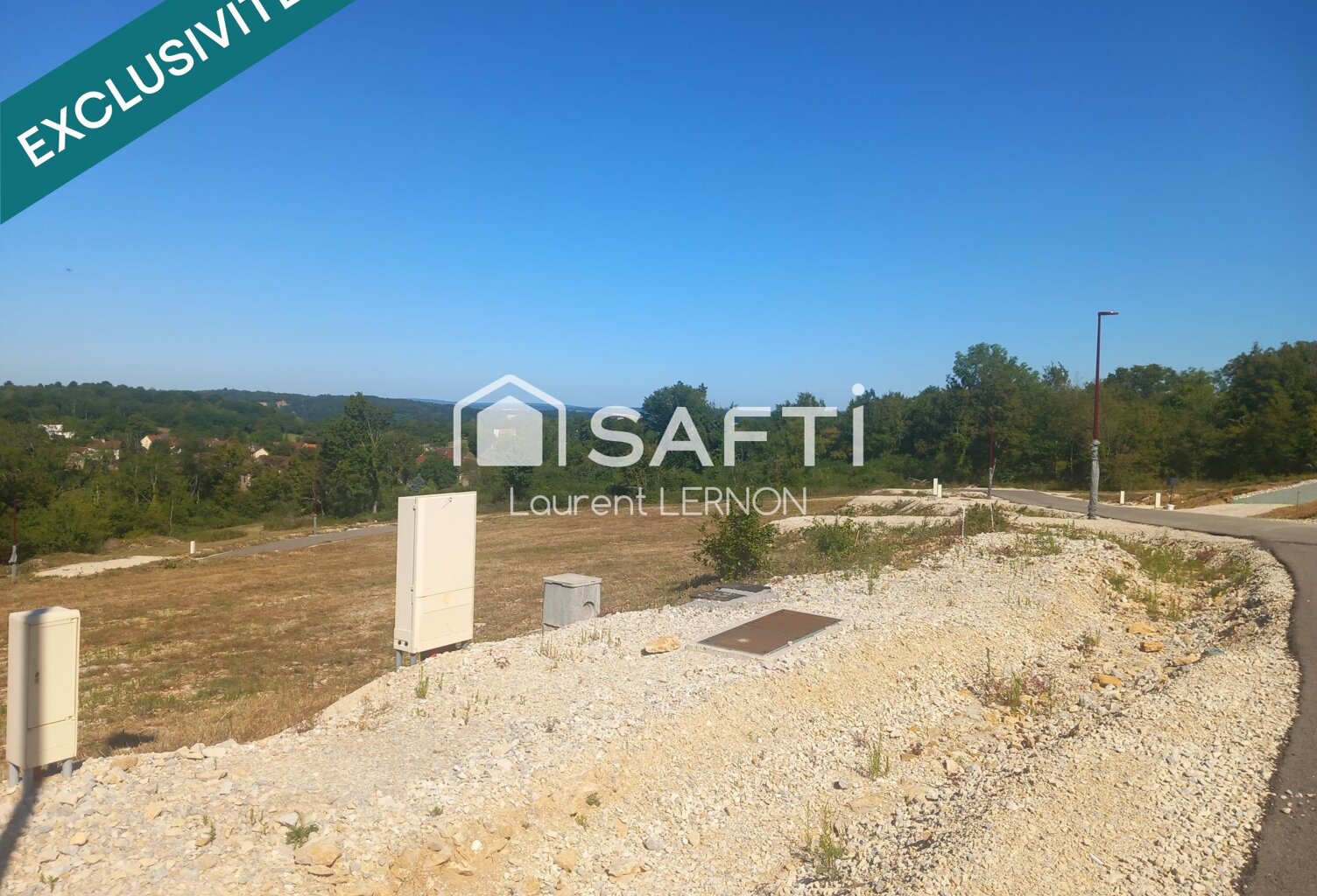 TERRAIN A BATIR VIABILISE DE 816 M² — photo 1