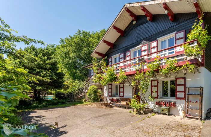 Dardilly – Chalet familial de 7 pièces avec piscine et jardin paysager — photo 4