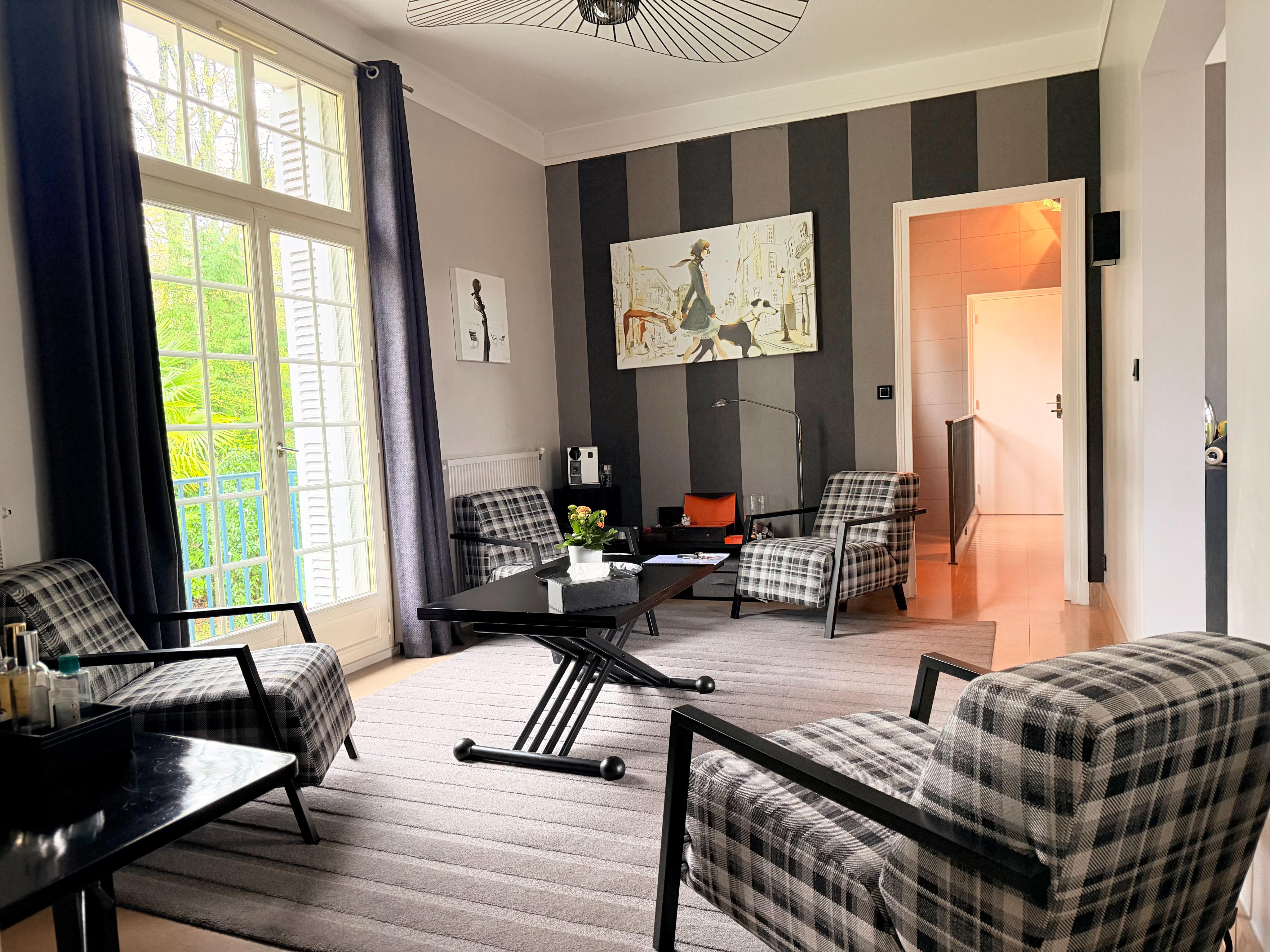 OUEST DE TOURS PROPRIETE sur 3.500 m² PARC SPA de NAGE - GARAGE 8 places