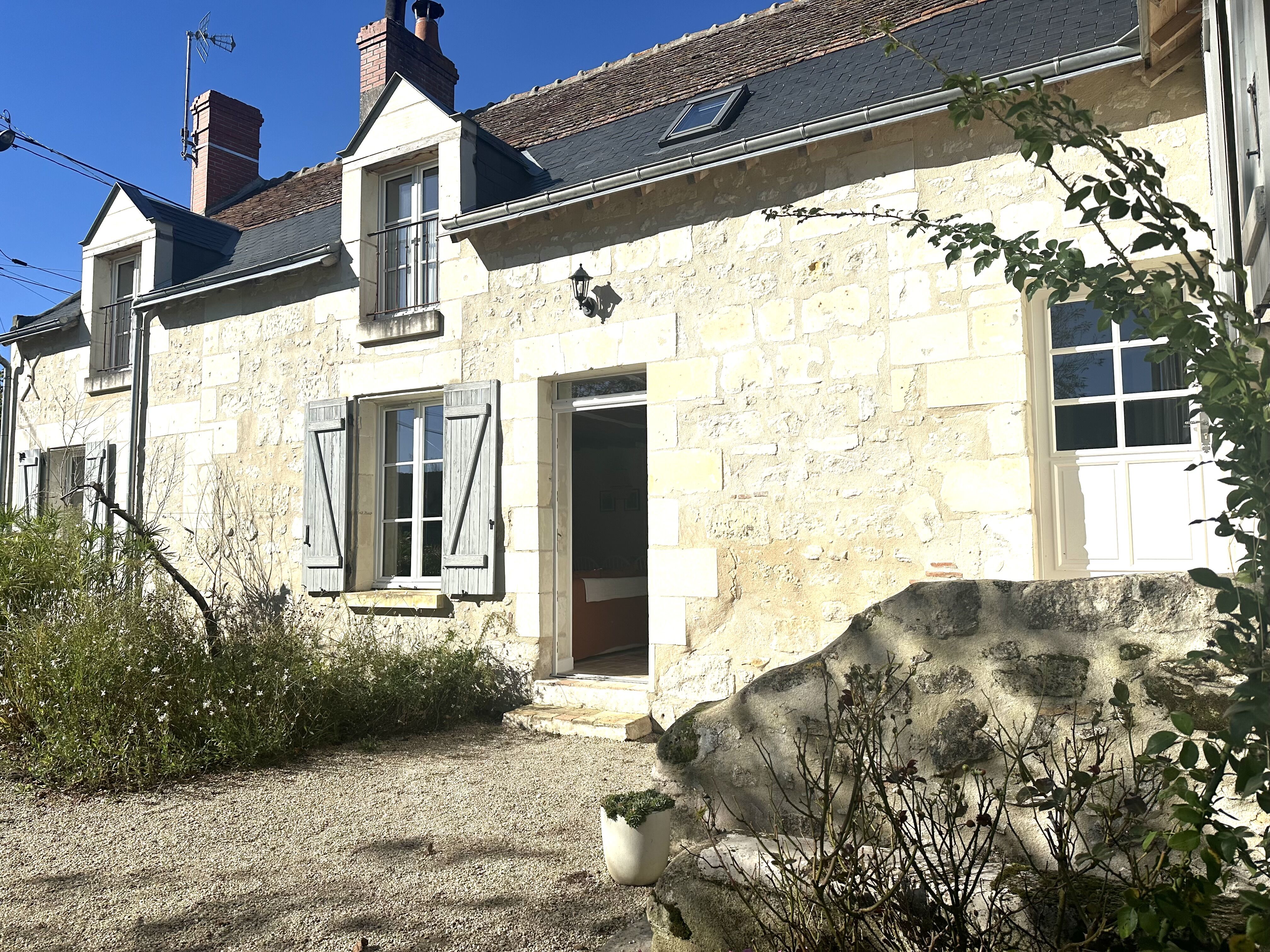 SUD DE TOURS PROPRIETE PARTIE EQUESTRE SUR 7.400 m² DE PRAIRIE PISCINE CHAUFFEE