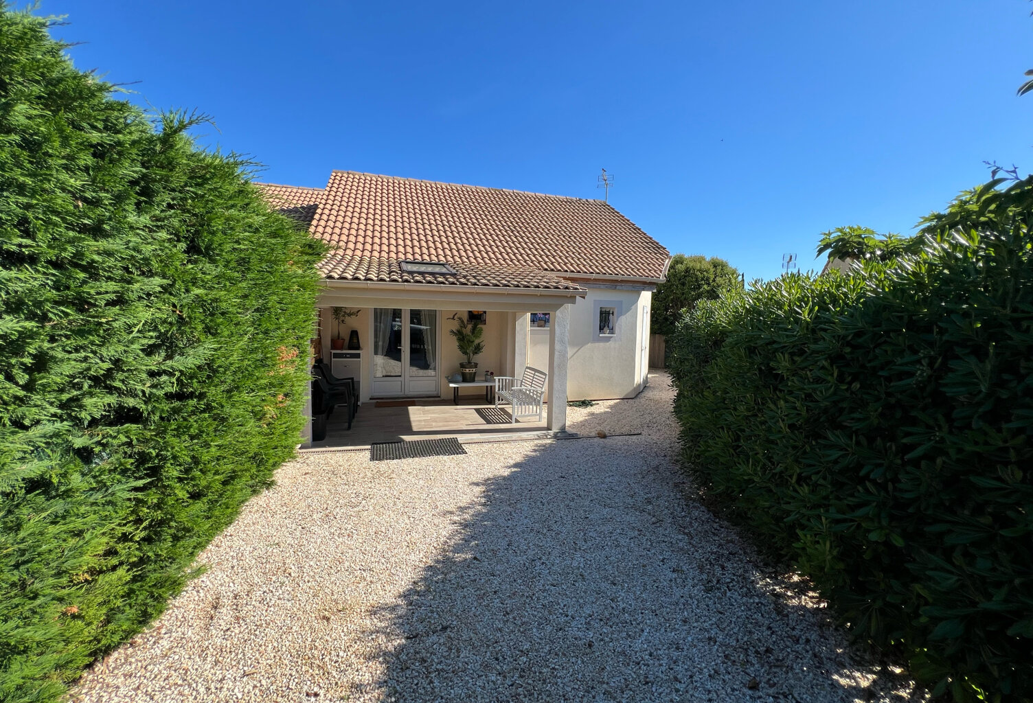 MAISON DANS RESIDENCE AVEC PISCINE — photo 1